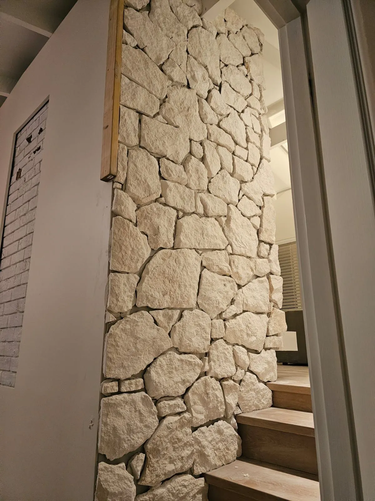 Close view of sandstone cladding around the fireplace return